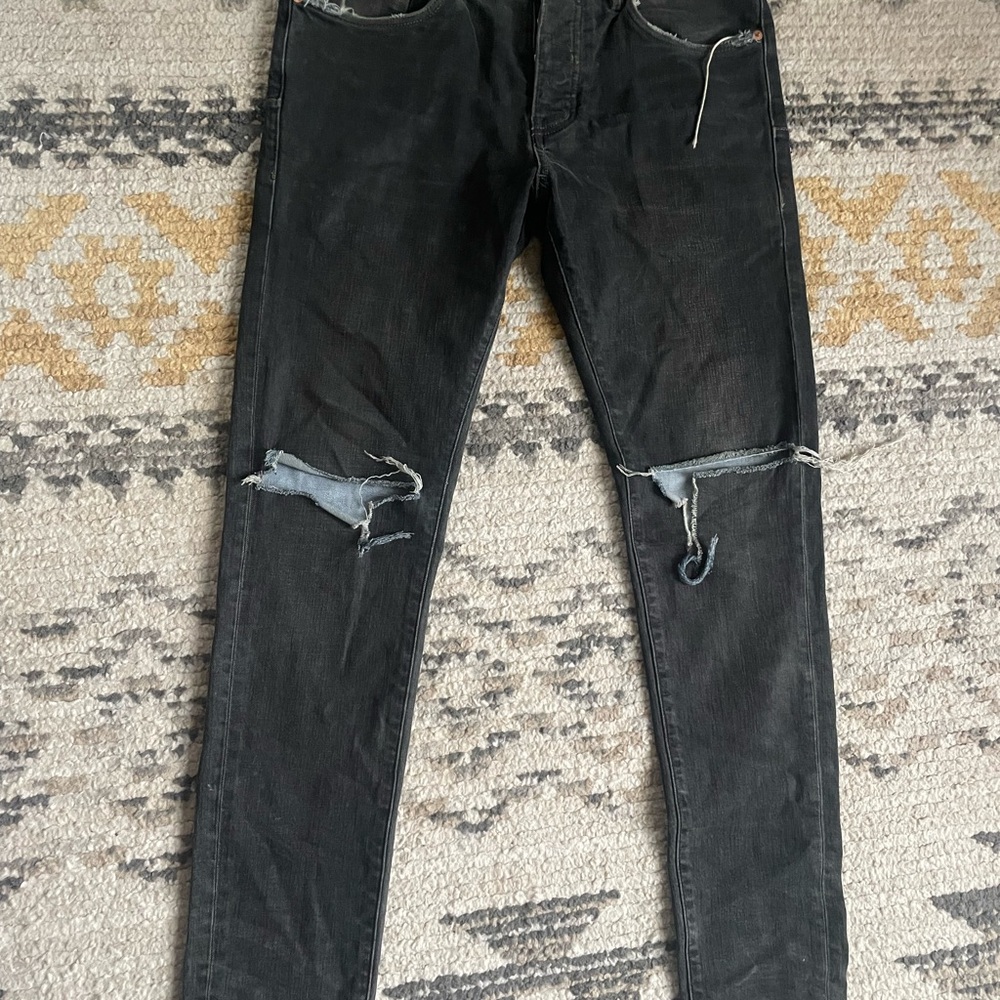 Black Skinny Jeans with Distressed Knees